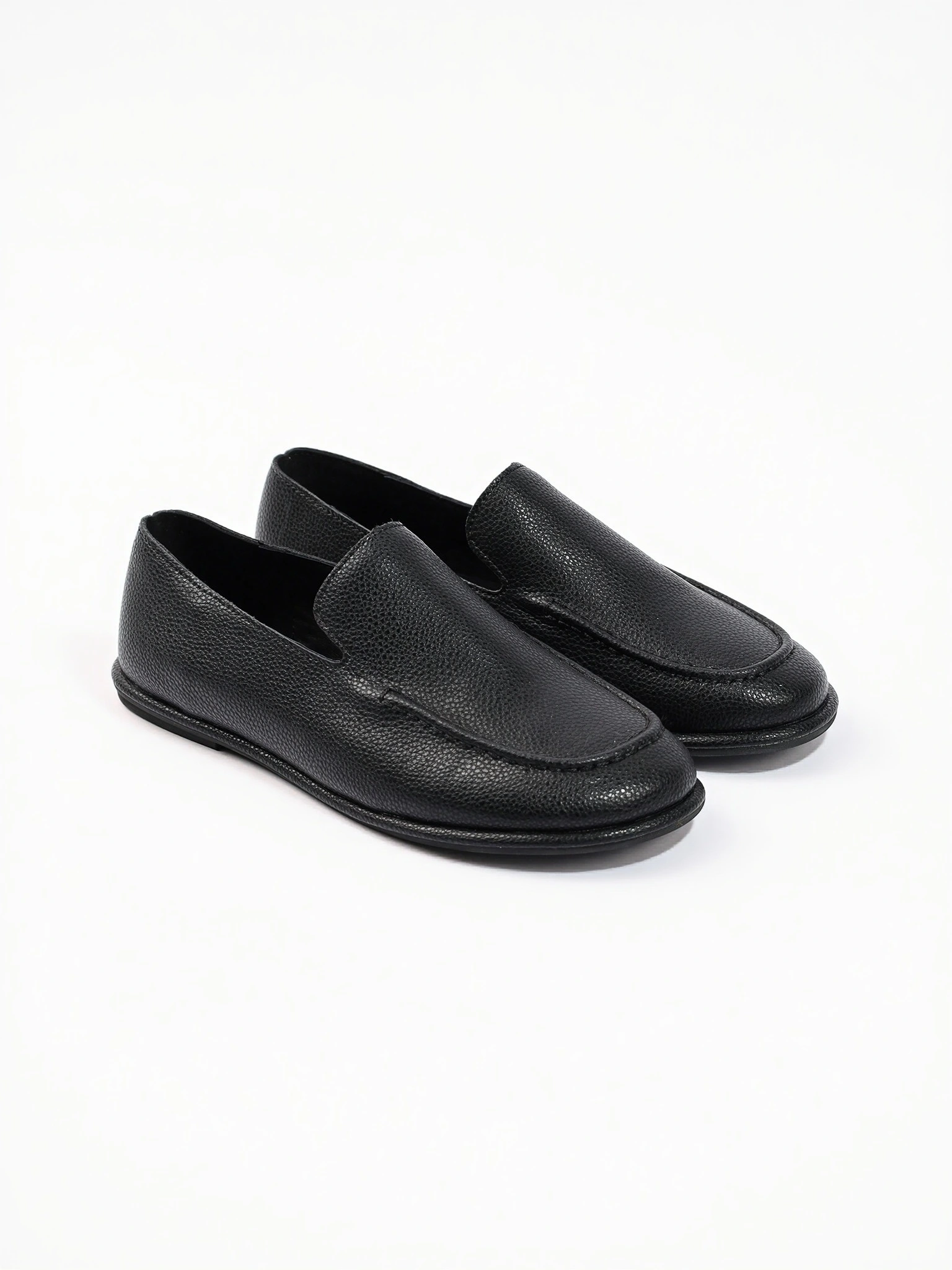 Туфли черного цвета на венском каблуке 